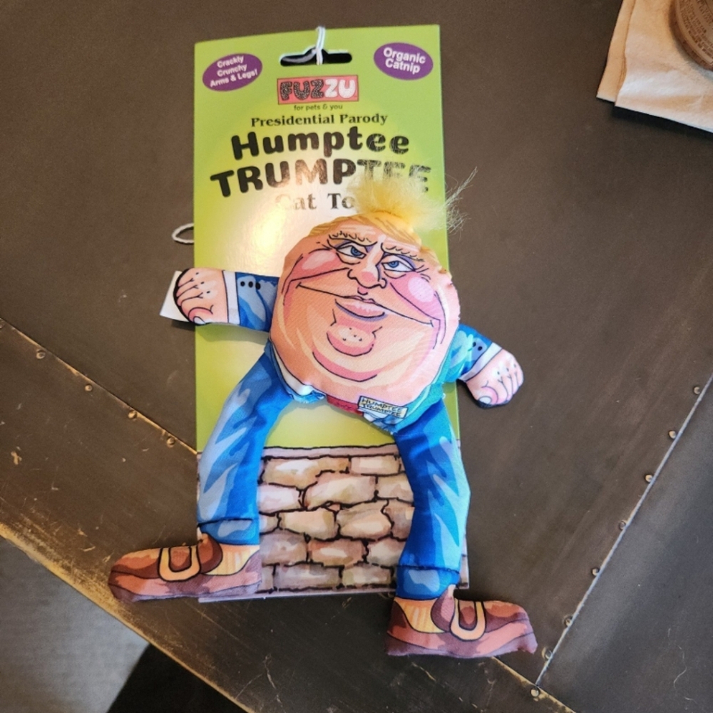 NEW Humptee Trumptee cat toy. NEW